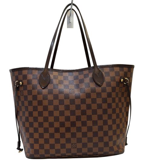 louis vuitton damier neverfull pm.